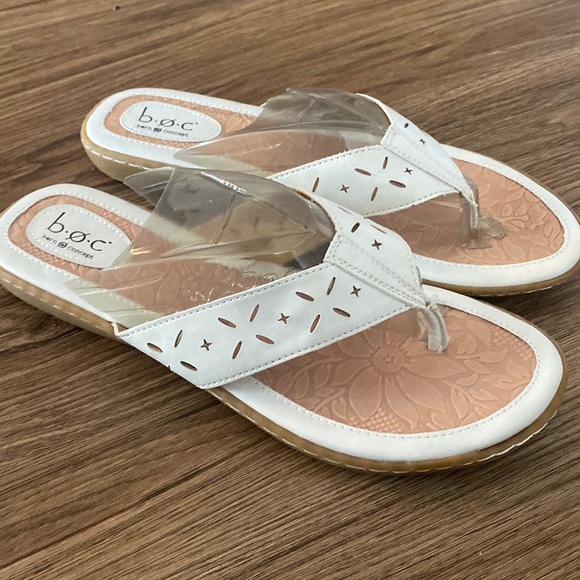 BOC born concepts white eyelet flip flop sandals. Size 10 summer comfort vaca - Picture 1 of 4